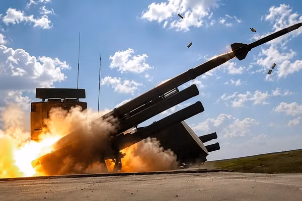 Ukraine lừa phòng không Nga vãi đạn vào mớ UAV giả