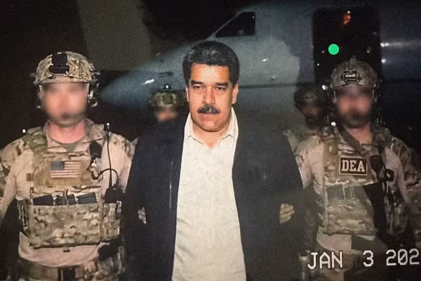 Clip Delta Force xâm nhập Caracas, bắt Tổng thống Venezuela Nicolas Maduro