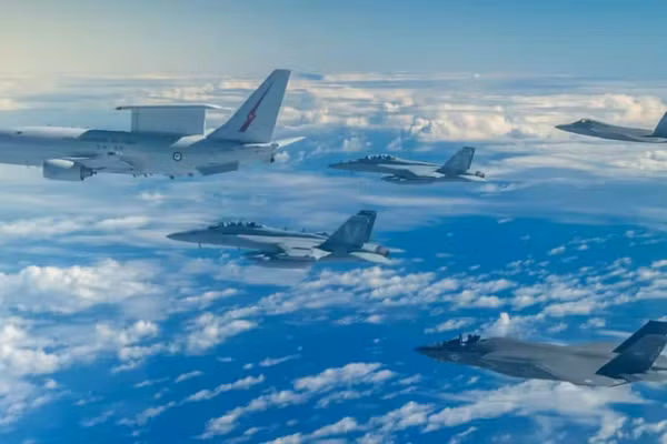 Máy bay NATO rợp trời Baltic, gửi cảnh cáo cứng rắn tới Nga