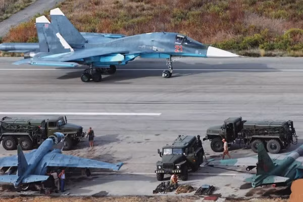 Nga rút quân từ Syria, Ukraine càng thêm khó