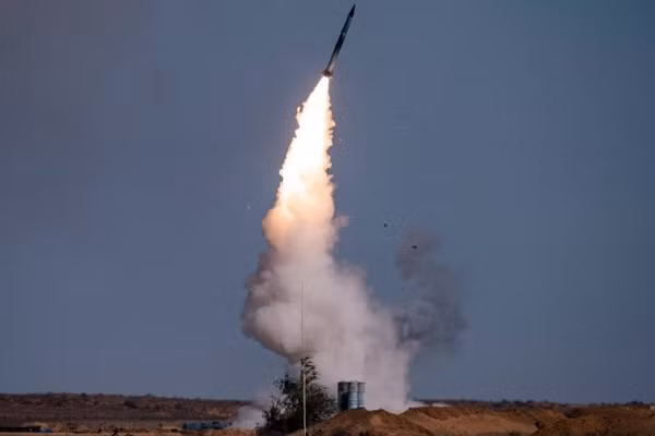 Ukraine lo ngại 17 bệ phóng S-400 tấn công mặt đất