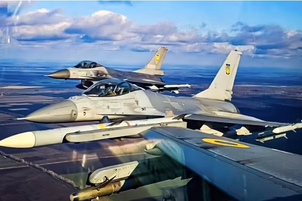 Tiêm kích NATO xuất hiện đáng ngờ cùng UAV Ukraine trên không phận Latvia giáp lãnh thổ Nga