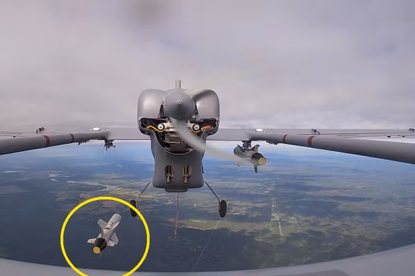 Choáng váng trước UAV biết rình mồi