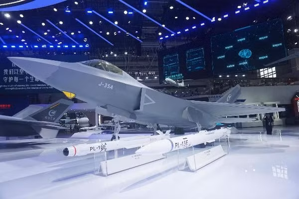 Trung Quốc đưa J-35AE ra thị trường toàn cầu để 'soán ngôi' Su-57E