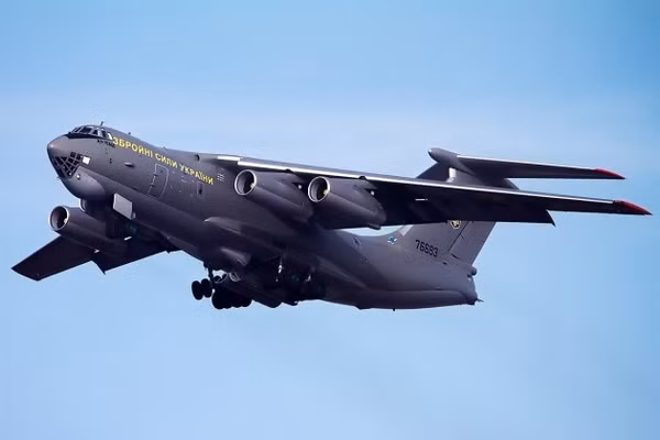 Il-76 Ukraine chở một kiện hàng bí ẩn được phát hiện cất cánh ở Moldova