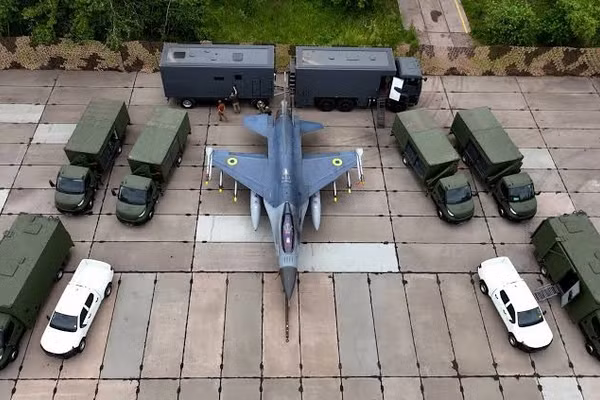 Các tiêm kích F-16 của Ukraine bị tước bỏ tên lửa