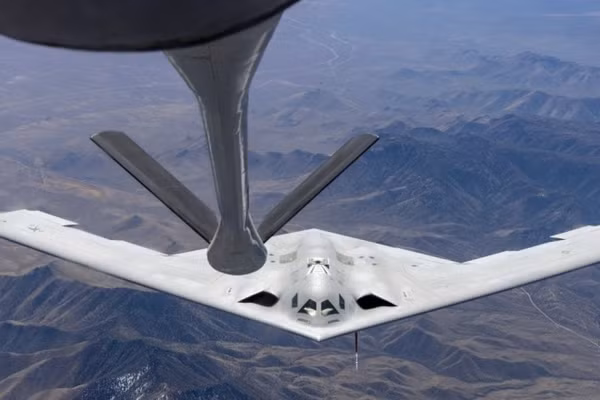 Oanh tạc cơ tàng hình B-21 Raider thử nghiệm khả năng đặc biệt