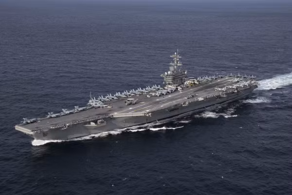 Tàu sân bay USS Abraham Lincoln gây sức ép mạnh lên Cuba