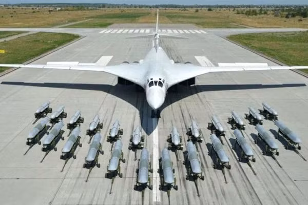 Các nhà thiết kế tăng tầm bắn của tên lửa hành trình Kh-55 thêm 1.000km ra sao?