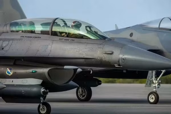 Máy bay chiến đấu F-16 học cách 'nhìn' mà không cần radar