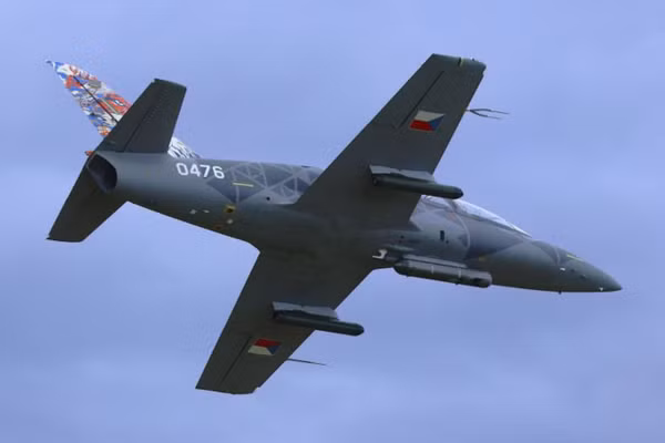 Máy bay L-39 Skyfox trở thành 'sát thủ UAV' nhờ tên lửa FZ275