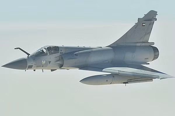 Một bên tham chiến mới: Mirage 2000-9 của UAE đã ném bom lãnh thổ Iran