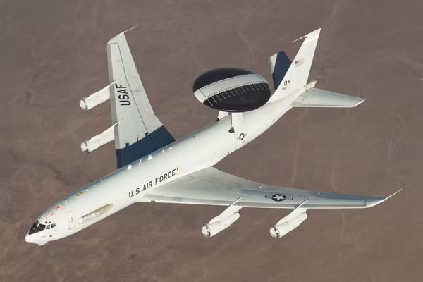 Máy bay AWACS 'dễ phá hủy' sẽ bị thay thế bằng vệ tinh trang bị AI của Elon Musk