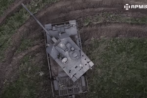 Xe tăng Challenger 2 tồn tại bền bỉ đến ngạc nhiên sau 2 năm chiến đấu