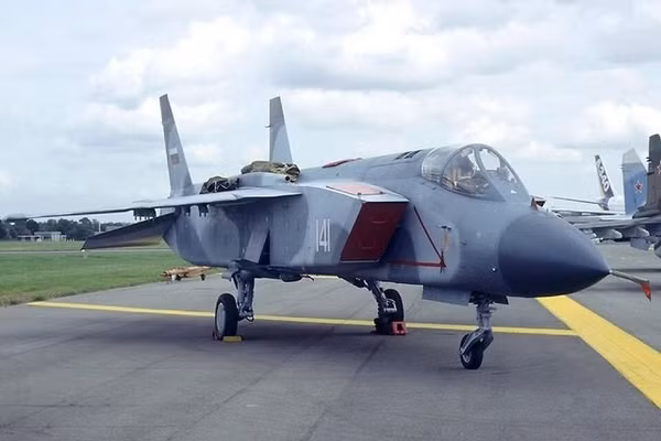 Tiêm kích cất cánh thẳng đứng Yak-141 sẽ là kẻ diệt UAV hoàn hảo?
