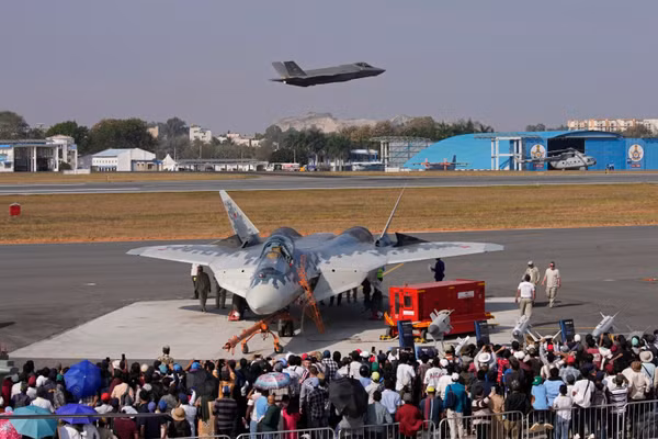 Ấn Độ tranh cãi kịch liệt về ý định mua tiêm kích Su-57
