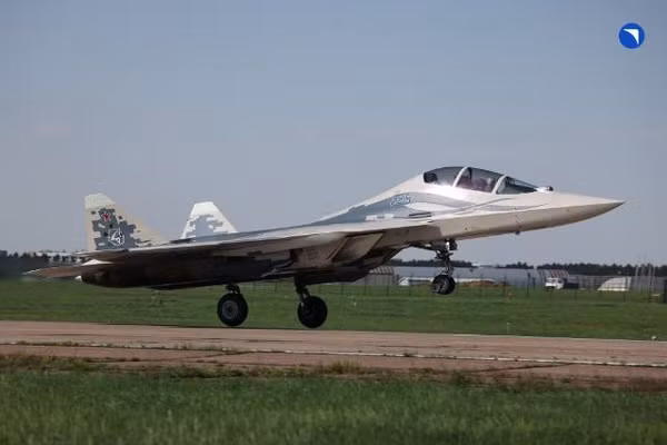 Tiêm kích Su-57 hai chỗ ngồi sẽ thay đổi chiến thuật không chiến thế nào?