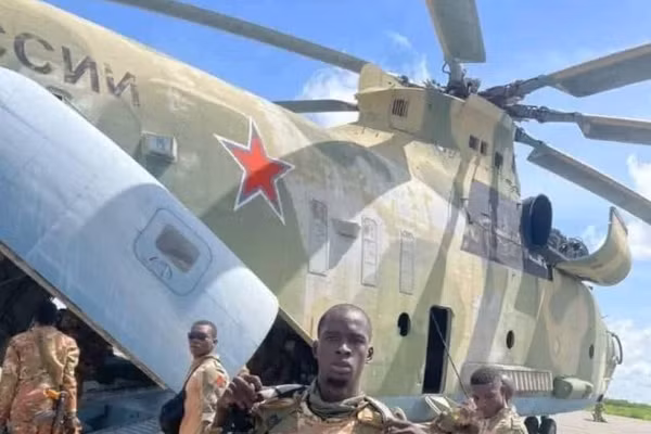 Trực thăng khổng lồ Mi-26 theo 'Quân đoàn châu Phi' xuất hiện tại Mali