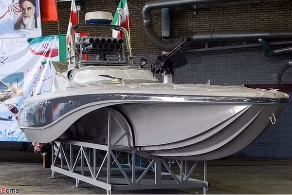 Hàng trăm 'tàu ​​chiến' của Hải quân Iran làm giới chuyên gia bất ngờ