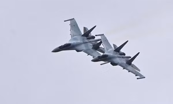 Chuyên gia Nga chỉ rõ ưu thế vượt trội của Su-35 trước tiêm kích Mỹ