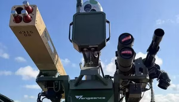 Mỹ ra mắt hệ thống chống UAV với súng Gatling, tác chiến điện tử và tên lửa