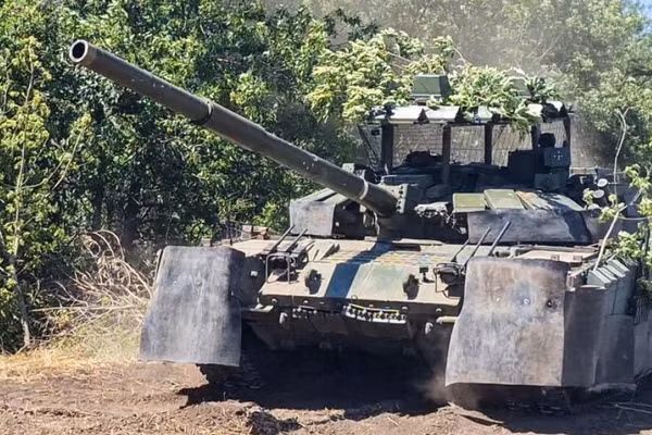 Vì sao hệ thống Arena-M nâng cấp không thể cứu xe tăng T-72B3A khỏi FPV Ukraine?