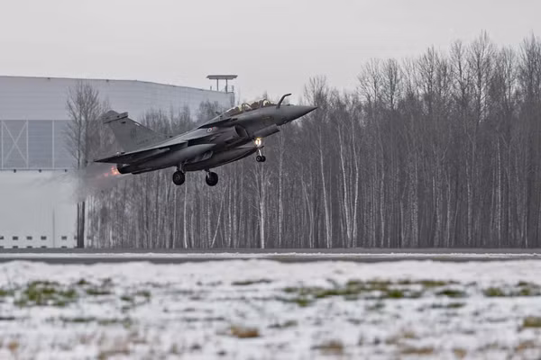 Tiêm kích NATO ở vùng Baltic đã được trao quyền bắn hạ máy bay Nga