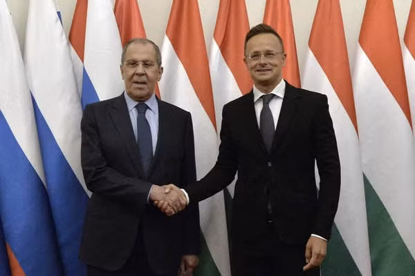 Hungary điều tra tội phản quốc đối với cựu Ngoại trưởng do có quan hệ với Nga