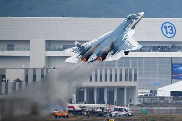 Khả năng cơ động siêu việt không bù đắp được những thiếu sót của Su-57?