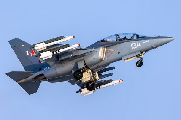 Yak-130 trang bị vũ khí đối không là cỗ máy săn lùng UAV xuất sắc