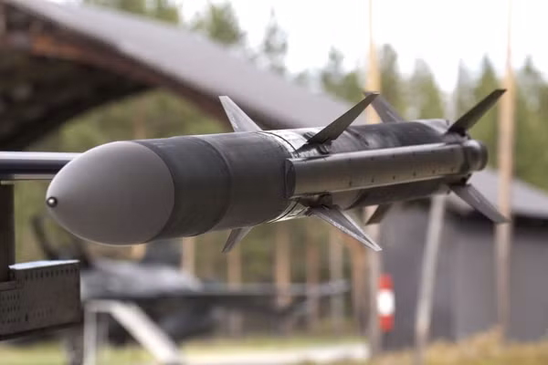 Ba Lan bắn hạ UAV cảm tử Geran-2 rẻ tiền bằng tên lửa AIM-120C7 gần 2 triệu USD