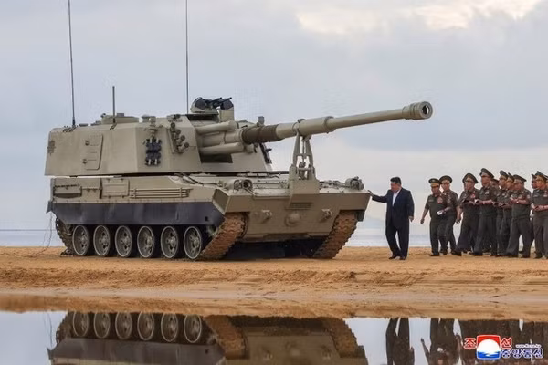 Pháo tự hành Juche-107 tầm bắn 65km của Triều Tiên thể hiện sức mạnh