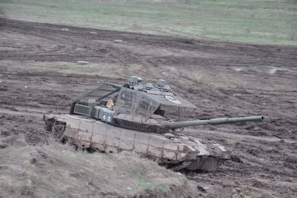 Binh sĩ bất ngờ chỉ trích xe tăng T-80BVM
