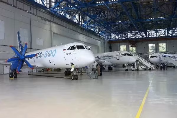 Ông Putin được giới thiệu các mẫu máy bay 'vượt trội nhập khẩu' của Nga