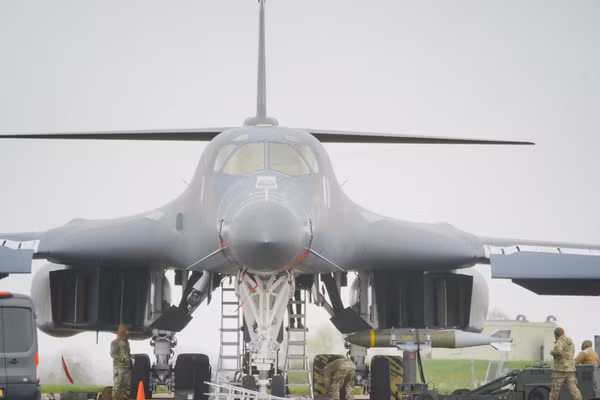 Chiến sự leo thang khi Mỹ sử dụng oanh tạc cơ siêu âm B-1B Lancer tấn công Iran