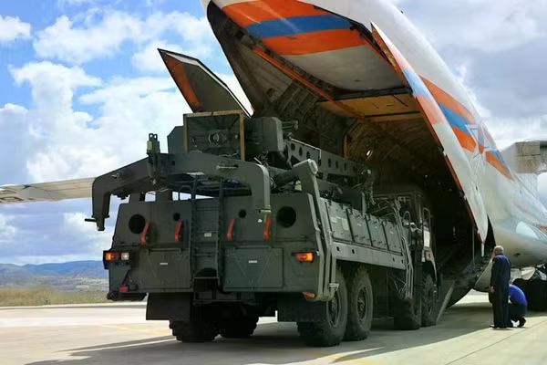 Mỹ đã triển khai hệ thống phòng không S-400 để chống lại Iran