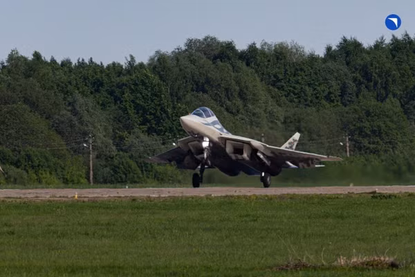Ưu điểm bất ngờ của tiêm kích Su-57D so với F-22 và F-35 được hé lộ