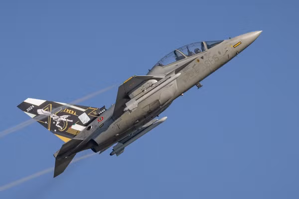 'Anh em song sinh' của Yak-130 sẽ huấn luyện phi công tiêm kích F-35 cho NATO