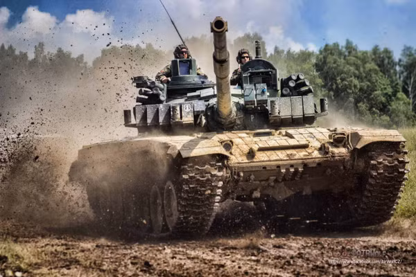 Hàng chục xe tăng T-72M4CZ cực mạnh sắp tham chiến
