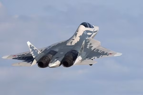 Báo Mỹ nêu tên khách hàng bất ngờ của tiêm kích hai chỗ ngồi Su-57D