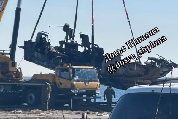 Quân đội Ukraine phá hủy tàu chống phá hoại Raptor của Nga ở Crimea