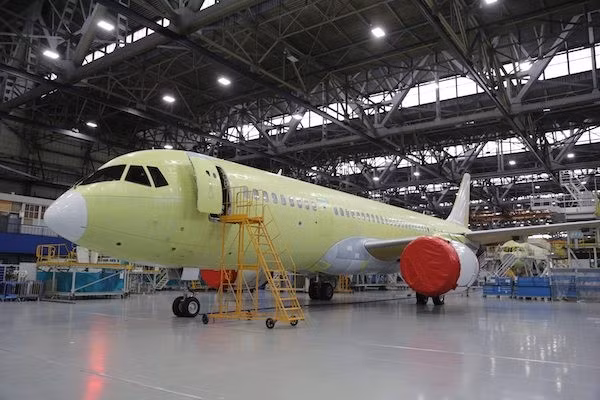 Thiết bị mới của Nga được đưa vào cơ sở sản xuất máy bay MS-21 và Superjet