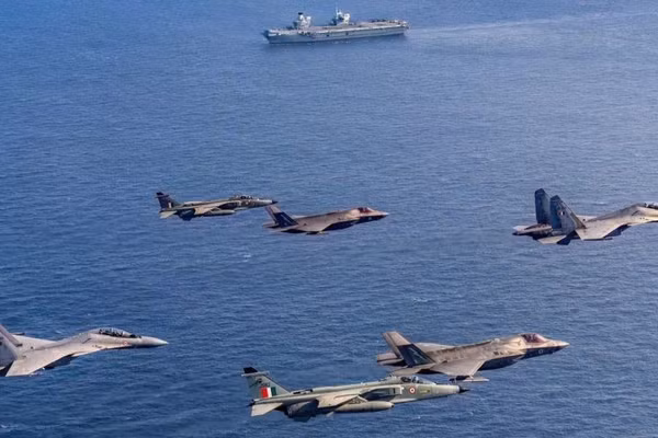 F-35 đã gặp Su-30 trong tình huống đối kháng