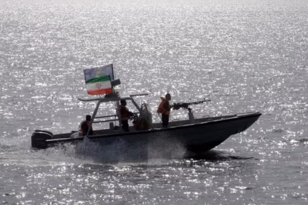Iran bắt giữ tàu chở dầu ngay dưới sự giám sát của máy bay không người lái Mỹ
