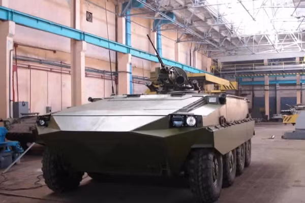 Thiết giáp 'vô lý' nhất của Ukraine là xe chiến đấu bộ binh bánh lốp K-64