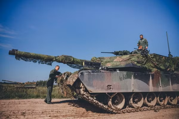 Thêm hàng loạt xe tăng M1A2 SEPv3 Abrams gây sức ép lên biên giới Kaliningrad