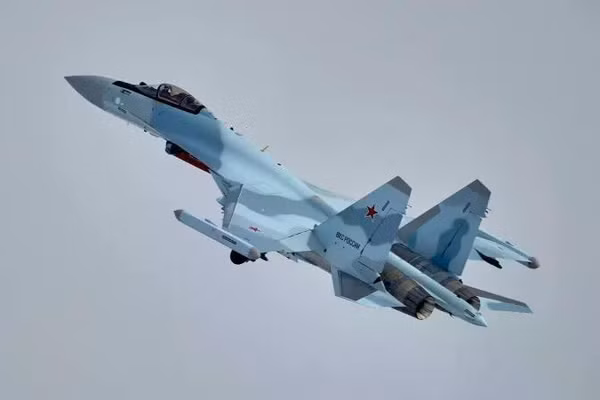Mỹ ném bom hủy diệt căn cứ tiêm kích Su-35 của Iran?