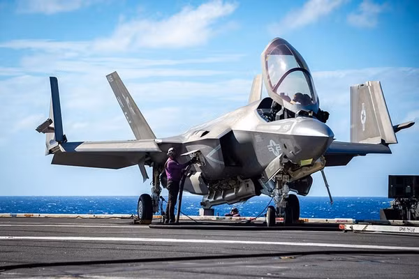 Tiêm kích F-35C đang 'đốt cháy' tàu sân bay USS Gerald Ford