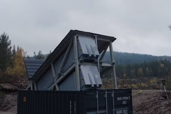 Tên lửa chống hạm NSM tung đòn tấn công bí mật nhờ bệ phóng container