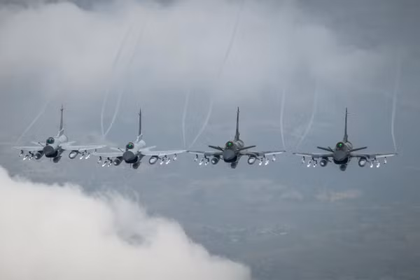 Tiết lộ cách J-10CE Pakistan bắn hạ Rafale và Su-30MKI không cần máy bay AWACS